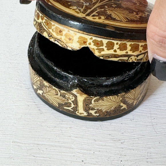 The India Craft House Kashmiri Art Paper Mache & Wood Round Trinket Box Vintage - Picture 3 of 12